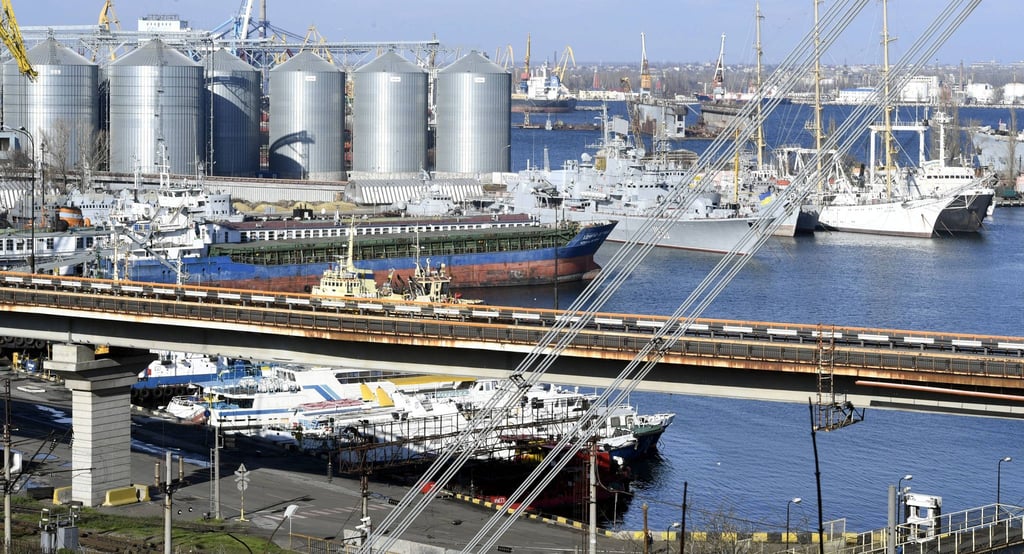 Getreidesilos im Hafen von Odessa. Russland hat einer Verlängerung der Vereinbarung über die weiteren Exporte von ukrainischem Getreide über drei Schwarzmeerhäfen zugestimmt.