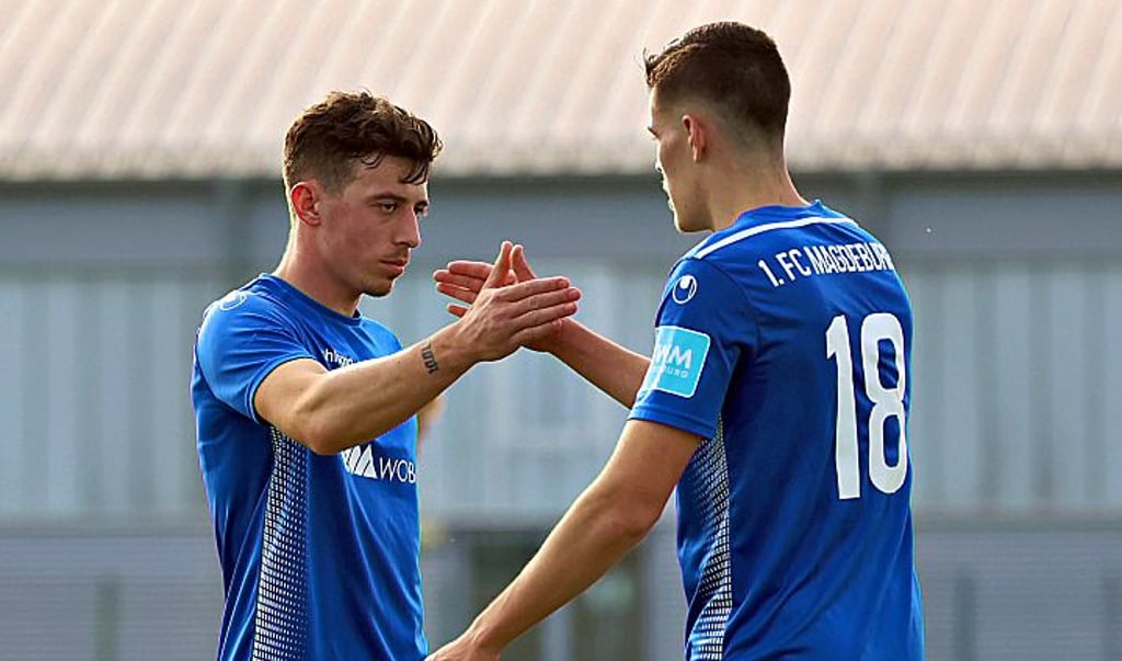 Stefan Korsch (l.) durfte Felix Vogler zu einem Dreierpack beglückwünschen.