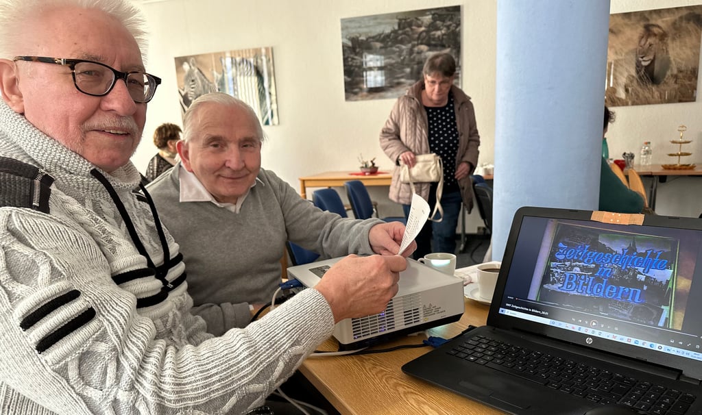 Reinhard Pakendorf und Horst Haase entführten die Burger in die zurückliegenden Jahrzehnte.