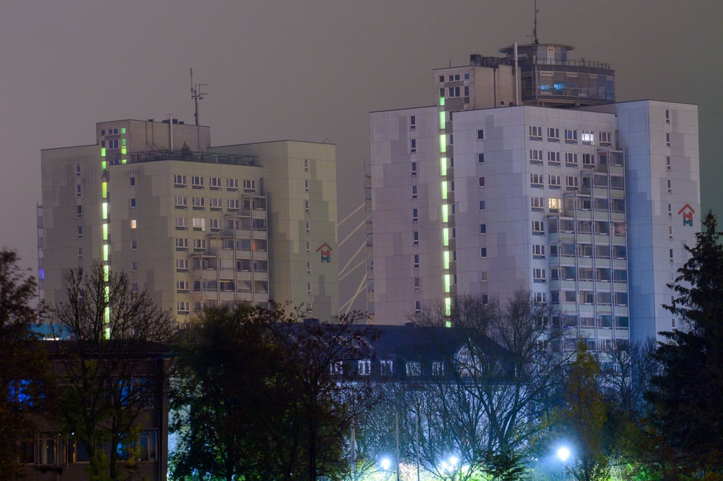 Wohnhäuser in Magdeburg: Der Wohnungsmarkt in der Landeshauptstadt Sachsen-Anhalts gilt als robust und im Vergleich zu anderen Großstädten als noch entspannt. Dennoch steigen auch hier die Mieten - mit Folgen für Einkommensschwache.