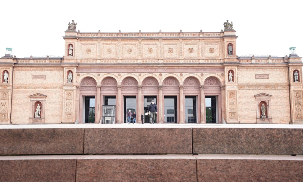 In der Hamburger Kunsthalle sollte ein Bild von Caspar David Friedrich Ziel einer Aktion von Klimaaktivistinnen werden.