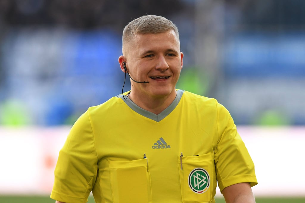 Timo Gansloweit aus Dortmund ist heute als Schiedsrichter in Elversberg im Einsatz.