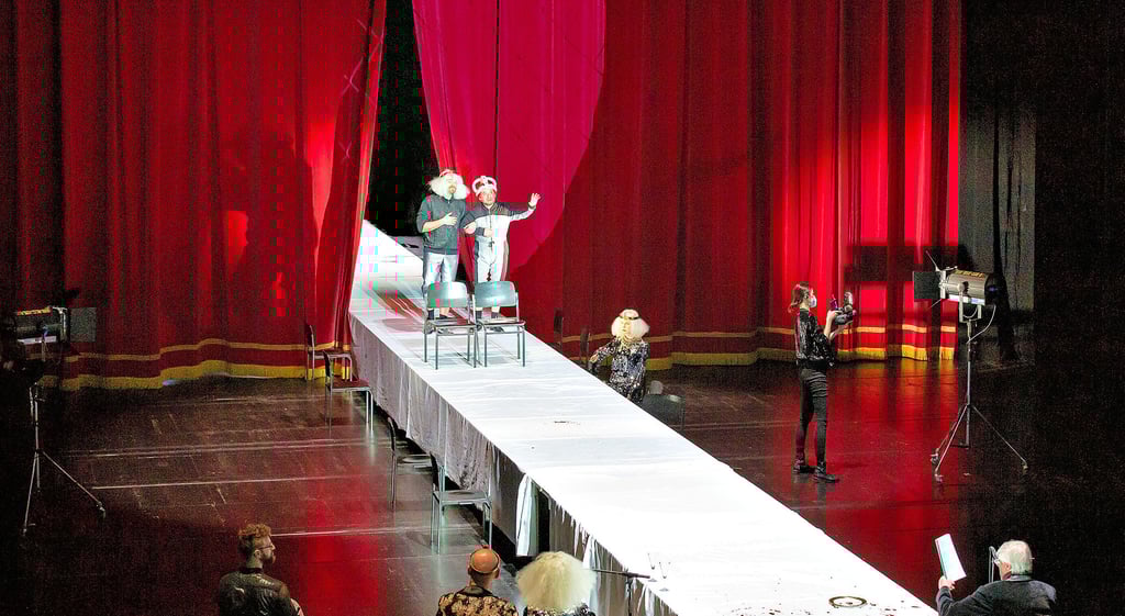Szene aus Shakespeares „Hamlet“ im Anhaltischen Theater. Das Schauspiel feierte im März vorigen Jahres Premiere.
