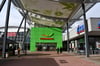 Eingang zum Florapark - mit mehr als 65 Geschäften, Dienstleistern und Serviceeinrichtungen unter einem Dach eines der größten Einkaufszentren in Magdeburg. 