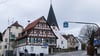 Das Rathaus von Hattenhofen in Baden-Württemberg. In der Nacht zu Sonntag ist in dem Ort ein Kommunalpolitiker angeschossen worden.