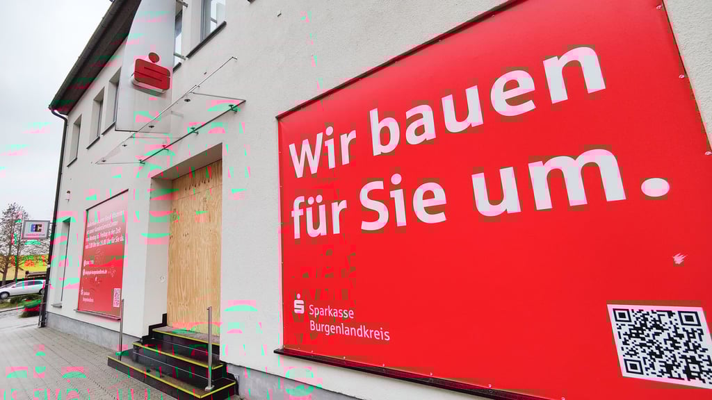 Die Sparkassen-Geschäftsstelle in Lützen ist für Kunden weitestgehend geschlossen, nachdem hier im Oktober 2021 ein Automat gesprengt wurde.