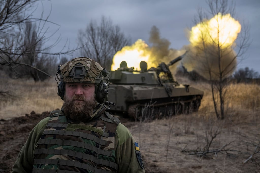Ein ukrainisches Artilleriefahrzeug an der Frontlinie in der Region Donezk.