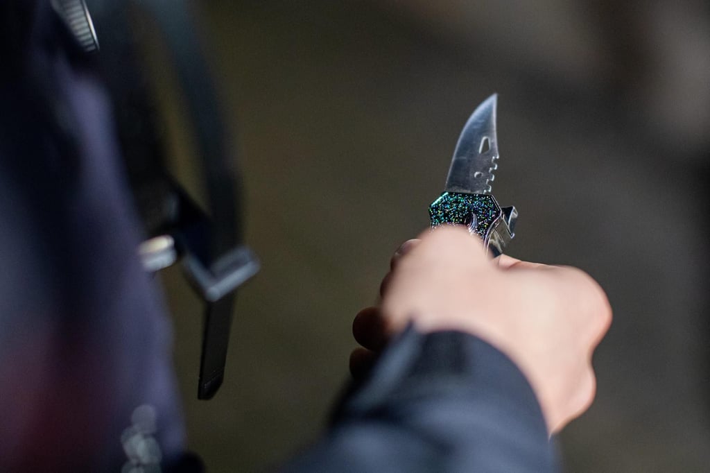 Im Amtsgericht Schönebeck ist ein Calbenser wegen zweifacher gefährlicher Körperverletzung angeklagt. In einer Auseinandersetzung soll er ein Messer und eine Wasserwaage als Waffen eingesetzt haben.