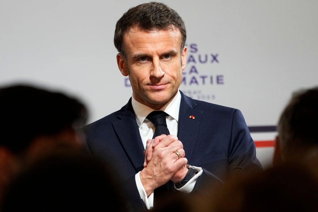 Frankreichs Präsident Emmanuel Macron ist am Ziel: Die umstrittene Rentenreform ist offiziell beschlossene Sache.
