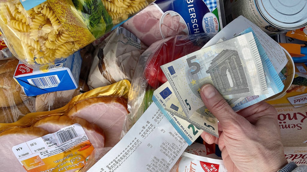 Ziel der Frugalisten ist es, schon in einem relativ jungen Alter finanzielle Unabhängigkeit zu erreichen. Dazu investieren sie und sparen an allen Ecken und Enden.