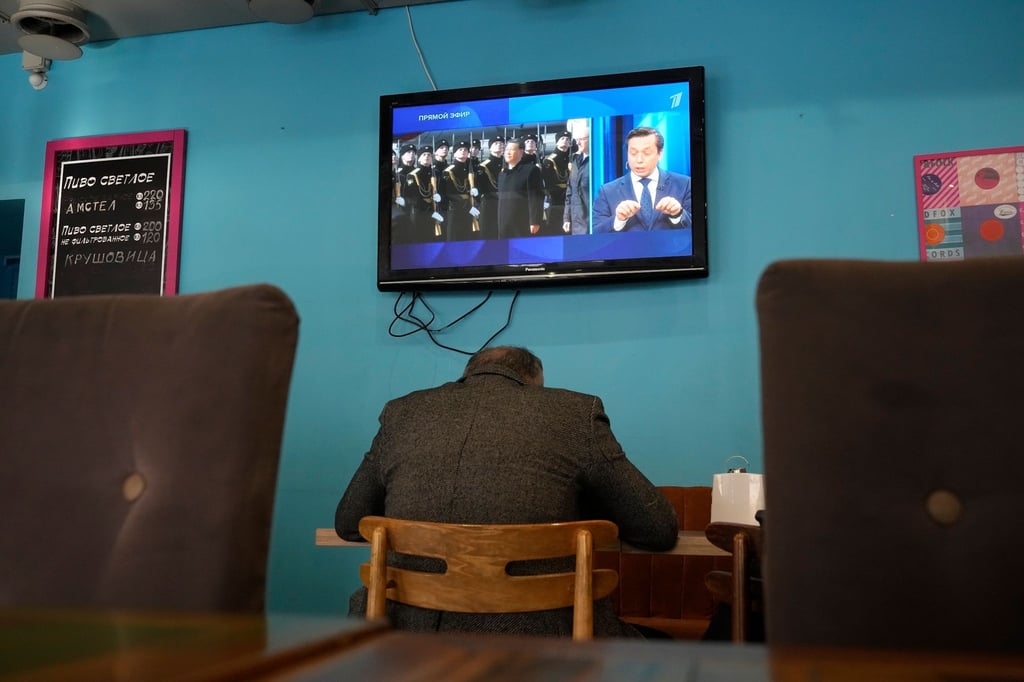Die Ankunft des chinesischen Präsidenten Xi Jinping in Moskau wird im russischen Fernsehen gezeigt.