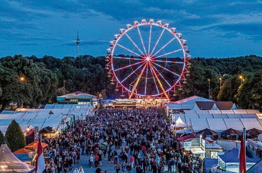 Blick auf die Vogel zum Naumburger Kirschfest.