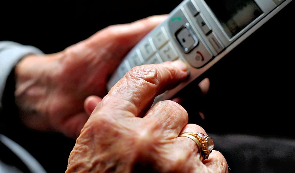 Die Polizei warnt vor Betrügereien am Telefon.