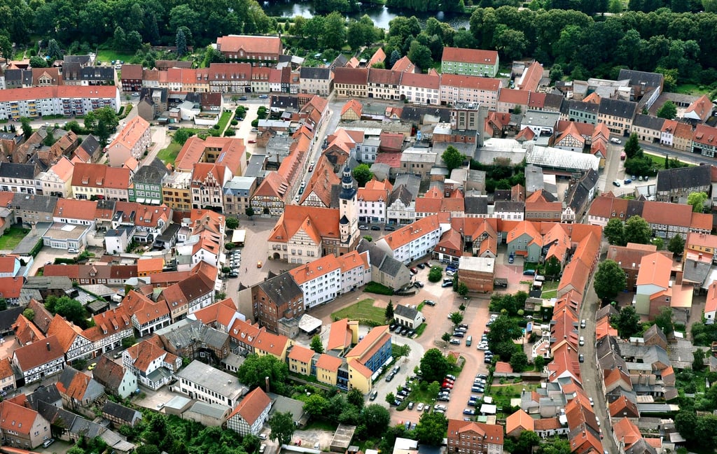 Photovoltaik Streit zwischen Gardelegen und Altmarkkreis über Solar
