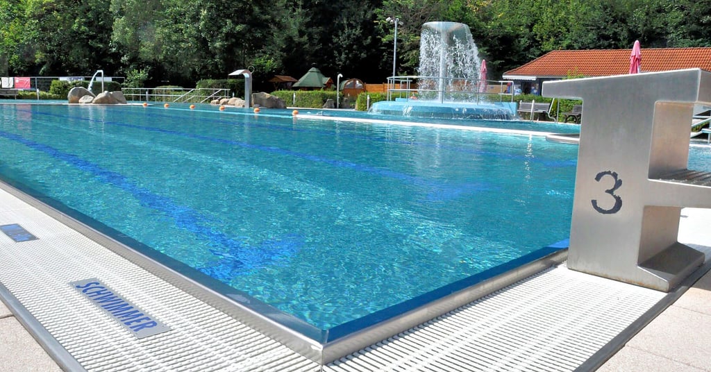 Wer wird am Beckenrand in Rübelands „Bodeperle“ stehen? Woher die Rettungsschwimmer kommen, ist ungewiss.