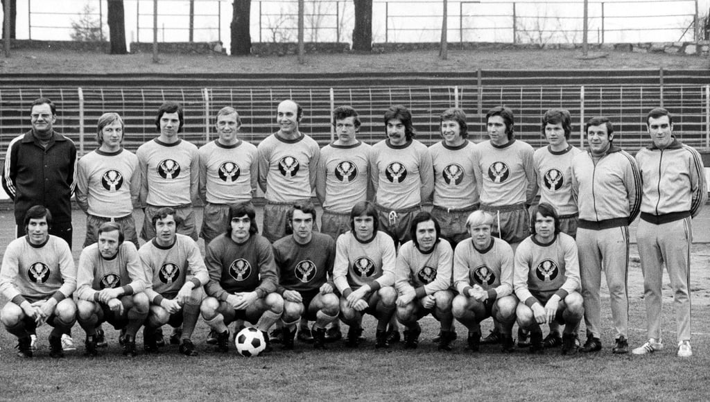 Der damalige Fußball-Bundesligist Eintracht Braunschweig am 26.01.1973 in Trikots mit Jägermeister-Werbung.