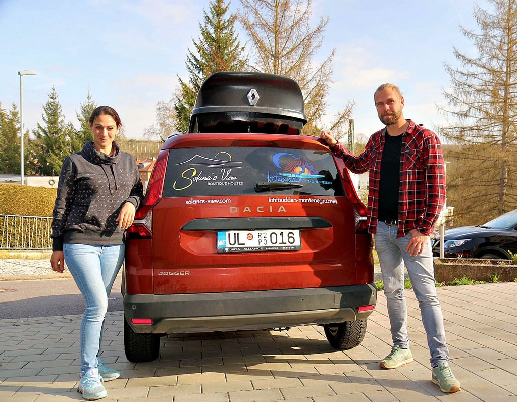 Davia Singh und Toni Brehme Brehme zu Besuch in Bad Kösen. In Naumburg absolvierten sie einen Rettungsschwimmerkurs.