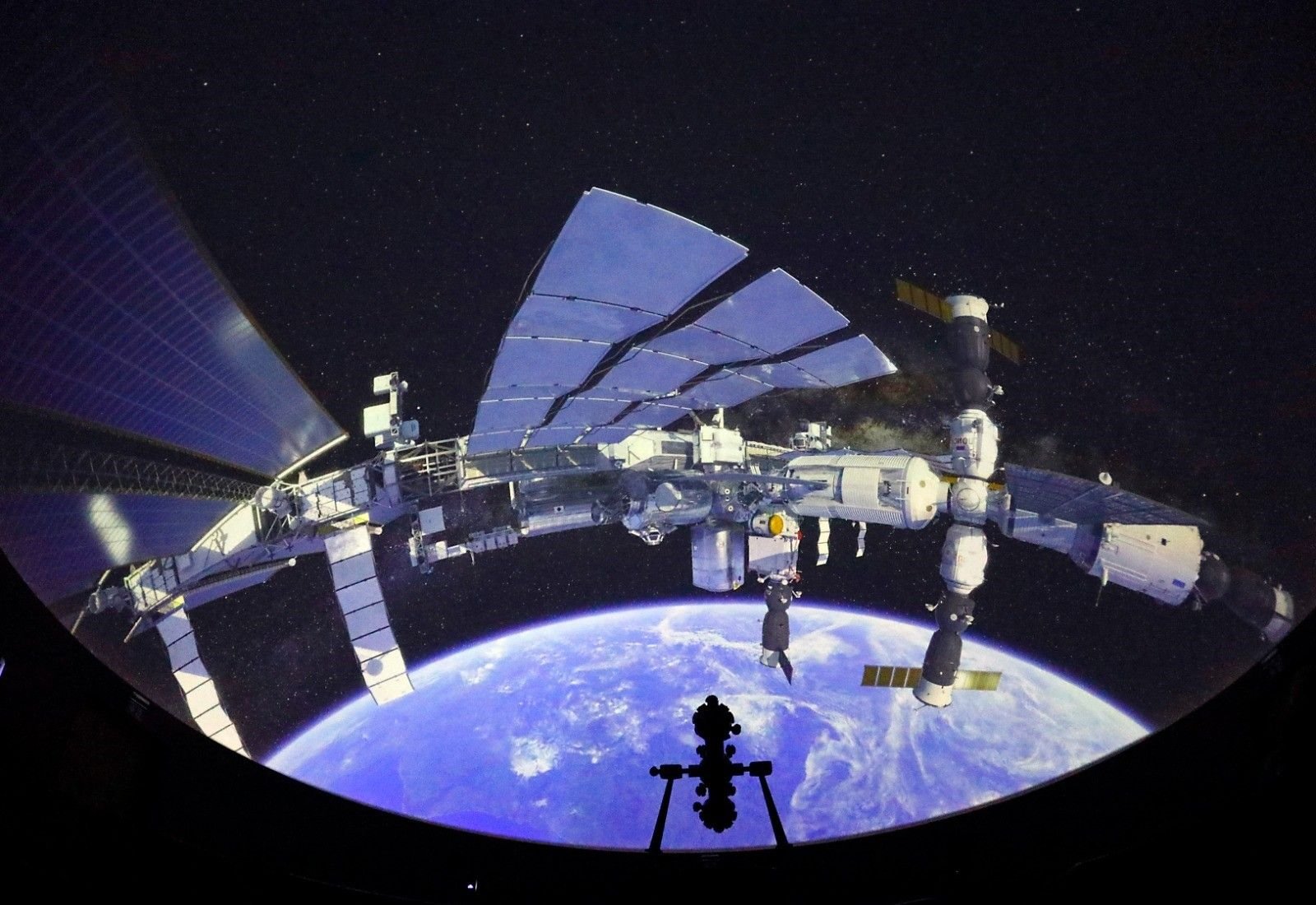 Planetarium Halle: Eröffnung Am Holzplatz Rückt Näher: Blick Ins ...