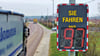 An den Geschwindigkeitstafeln in Westdorf sind erschreckend viele Autofahrer zu schnell unterwegs, in Richtung Aschersleben fast 90 Prozent.