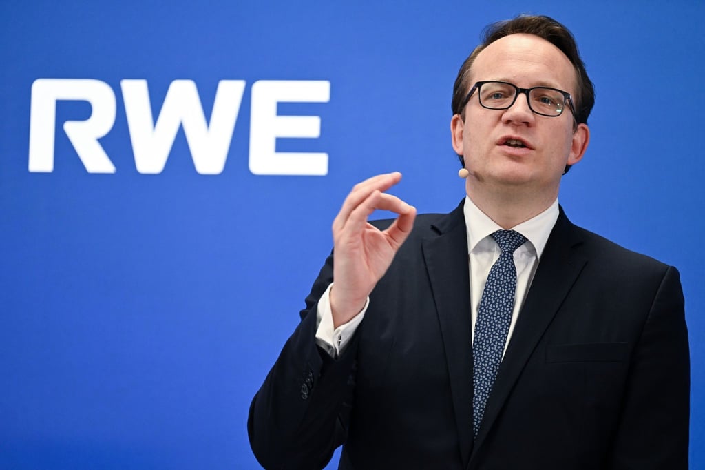 RWE-Chef Markus Krebber beantwortet in Essen Fragen von Journalisten.