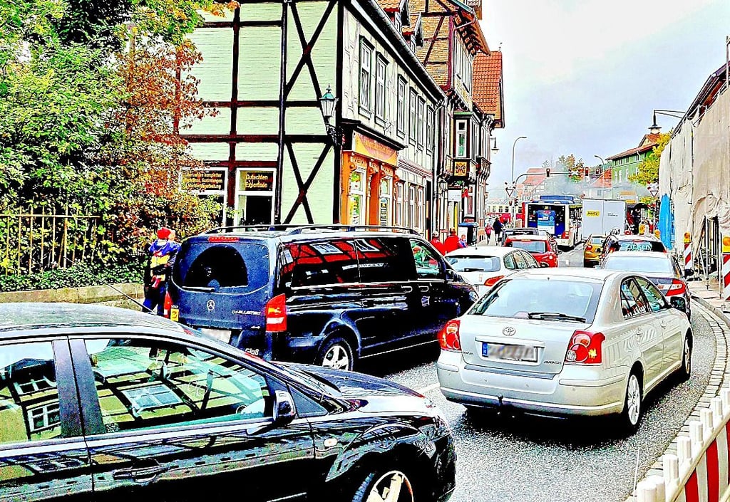 Wernigerode ist bei Besuchern beliebt - das führt oftmals zu verstopften Straßen in der Innenstadt.