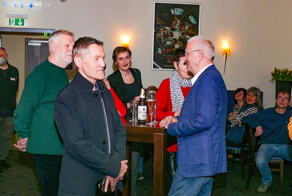 Schauspieler Udo Schenk (2.v.l.) zu Gast in Merseburg