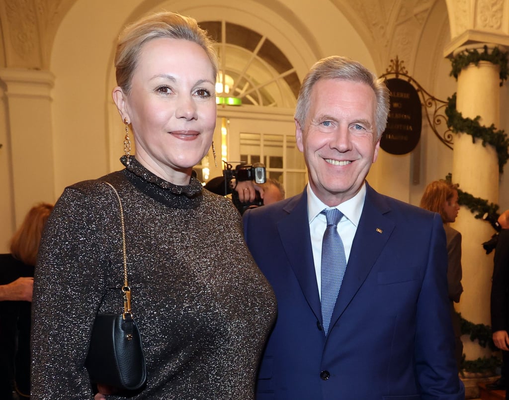 Christian Wulff, ehemaliger Bundespräsident, steht mit seiner Frau Bettina Wulff bei der Geburtstagsfeier für Musikproduzent Mandoki.