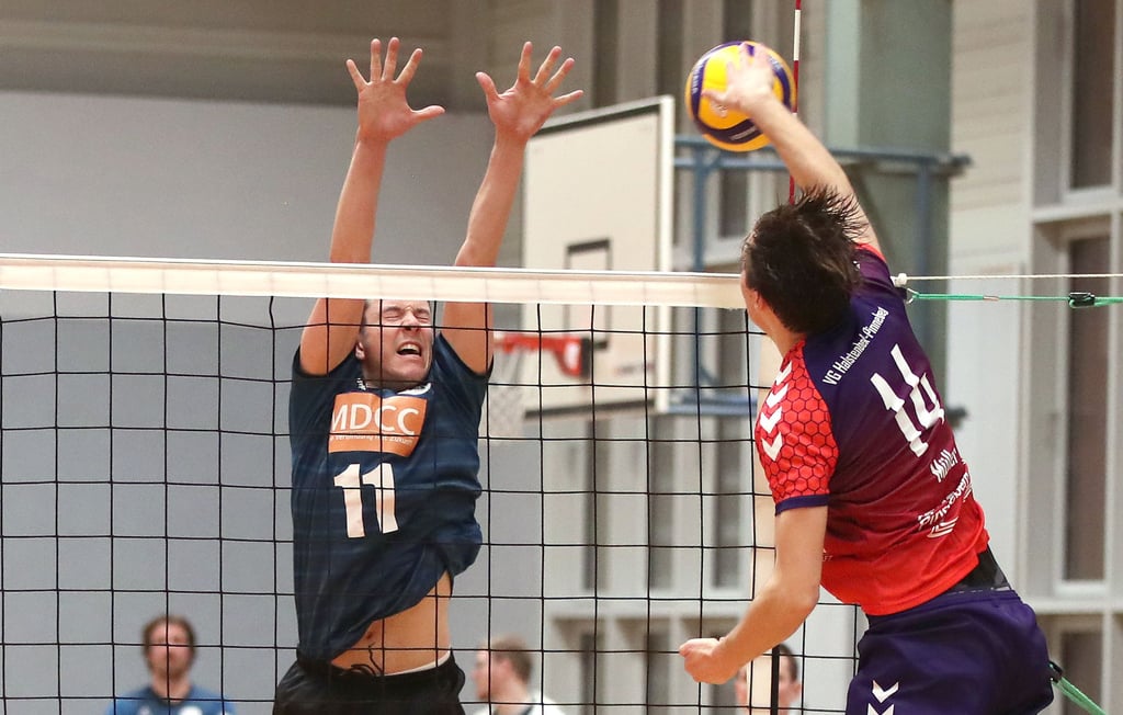 Hatte neben Moritz Matthies seinen ersten Einsatz in der 3. Liga: Christopher Lüttich (im Block). Er wird künftig auch zum Regionalliga-Team gehören.