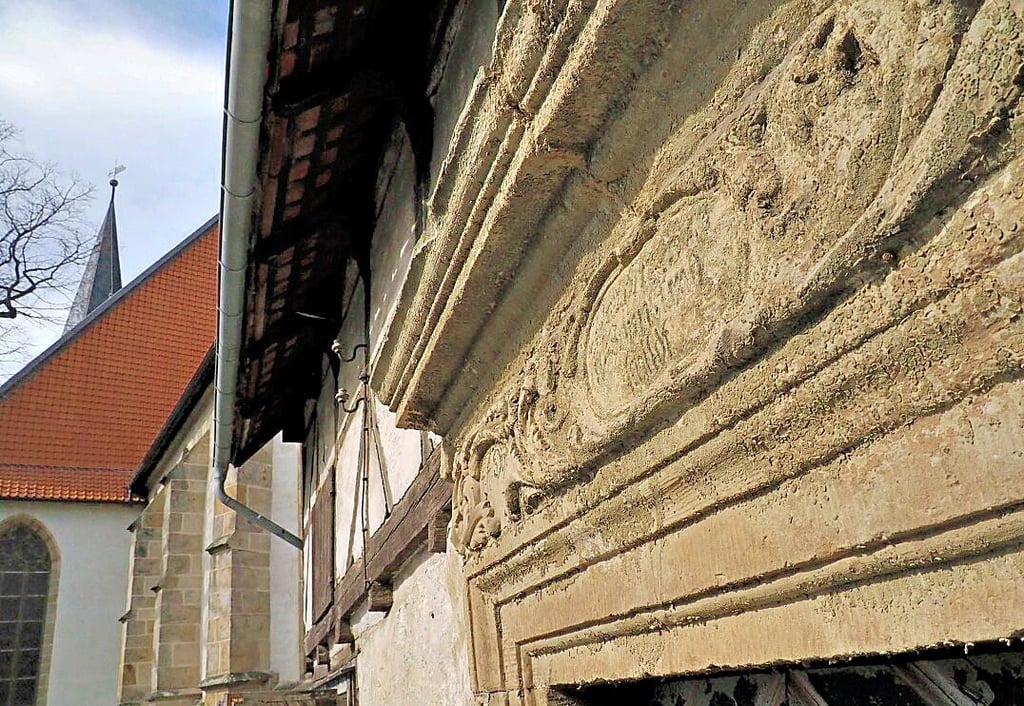 Das Torhaus Stephanikirchhof 2, das über der Pforte die einzige Osterwiecker Hausinschrift in Stein besitzt, soll gesichert werden.