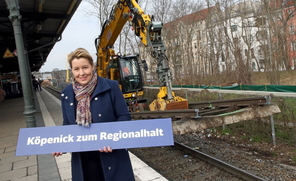 Franziska Giffey (SPD), Regierende Bürgermeisterin in Berlin, nimmt am Baustart teil.