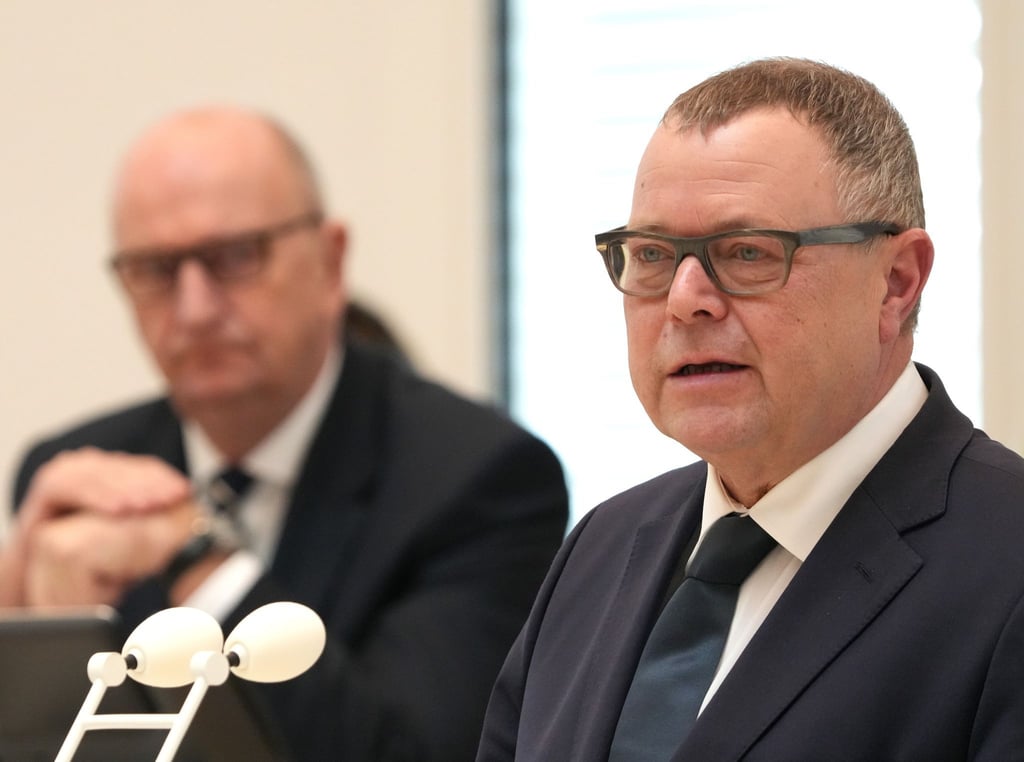 Brandenburgs Innenminister Michael Stübgen (CDU) spricht bei einer Landtagssitzung.