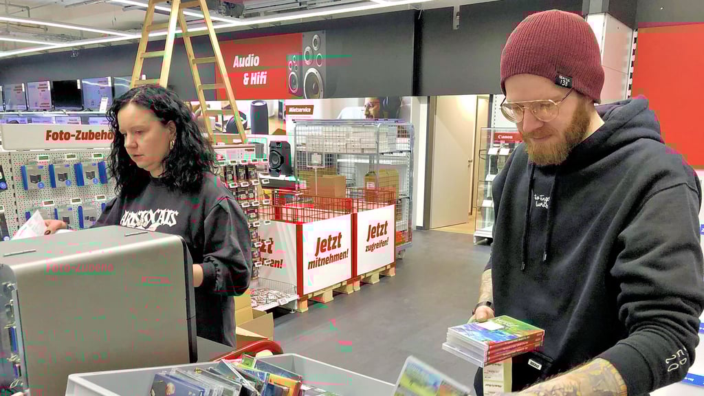 Am Mittwoch räumten Mitarbeiter die letzten Waren ein. Am Donnerstag wird der Mediamarkt um 10 Uhr eröffnet.