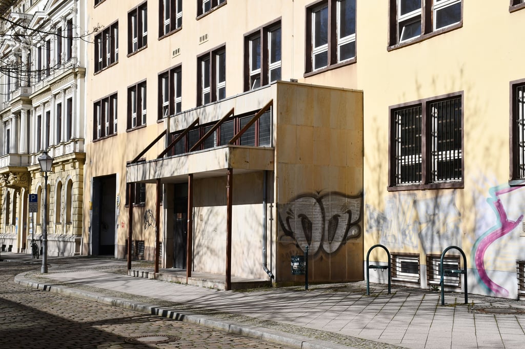 Das frühere Polizeirevier Mitte in der Magdeburger Innenstadt soll saniert werden.
