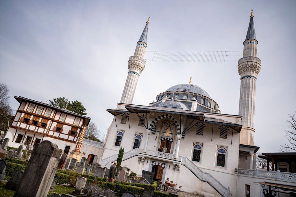 Blick auf die Sehitlik-Moschee in Berlin-Neukölln.