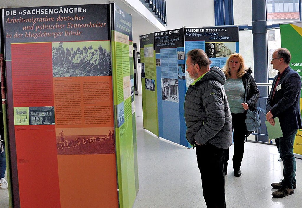Eine Ausstellung zur Zuwanderung in Sachsen-Anhalt ist im Kreishaus zu sehen.