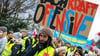 Viele Beschäftigte des öffentlichen Dienstes treffen sich zu einer Kundgebung der Vereinten Dienstleistungsgewerkschaft Verdi.