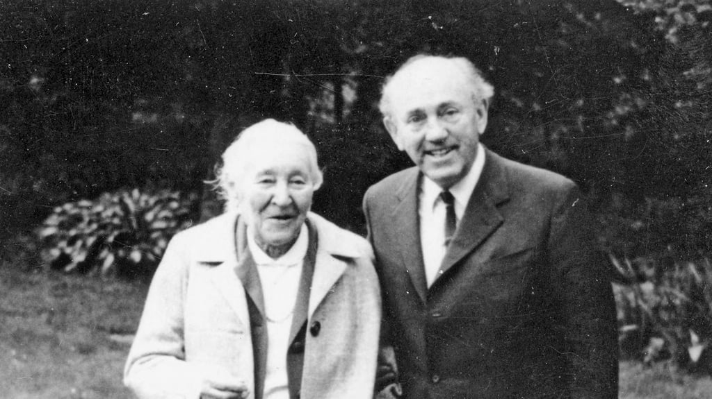 Elisabeth Abegg 1969 in Berlin mit Ludwig Collm, einem der Geretteten