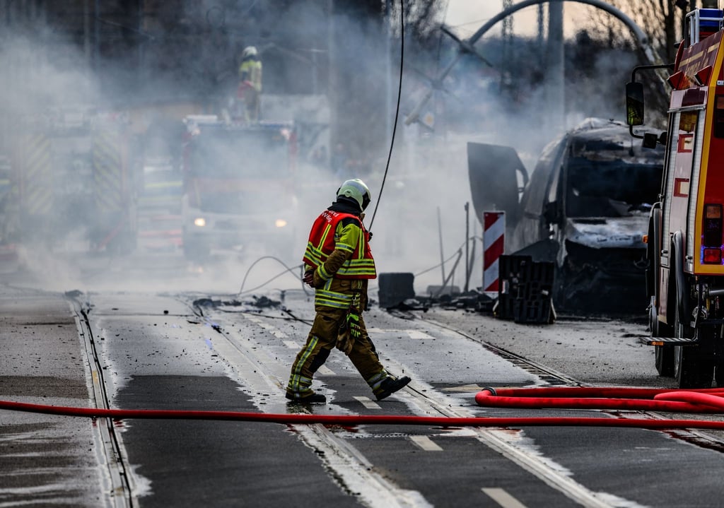 Feuerwehreinsatz rund um eine Gasexplosion in der Friedrichstadt.