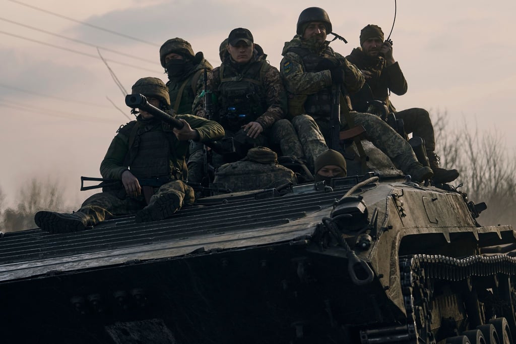 Ukrainische Soldaten an der Frontlinie in Bachmut.