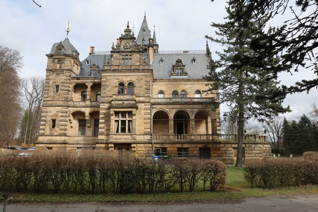 Das Schloss Hummelshain.