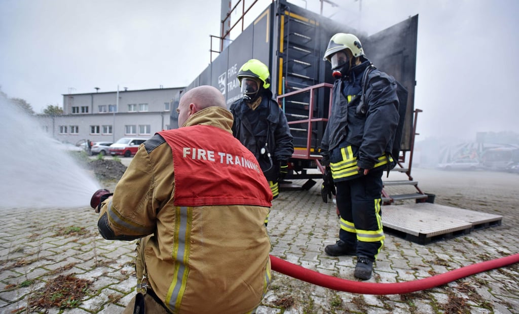 Zörbiger Atemschutzgeräteträger üben den Einsatz unter Realbedingungen.