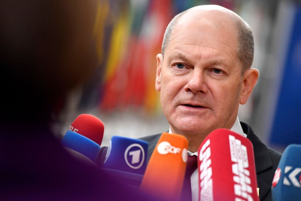 Bundeskanzler Olaf Scholz (SPD) gibt sich in der Verbrenner-Debatte demonstrativ gelassen.