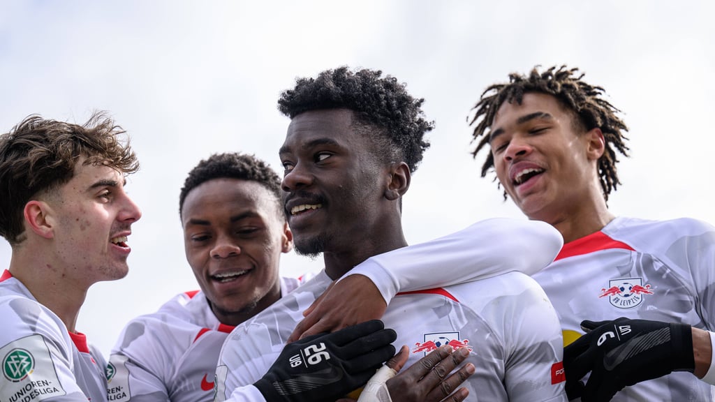 Ohene Köhl (Zweiter von rechts) hofft auf weitere Treffer für RB Leipzig in der Sonderspiel-Runde.