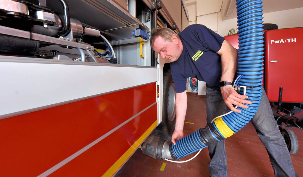 Steffen Bethmann kümmert sich als Gerätewart um Fahrzeuge und Technik bei der Feuerwehr in Giersleben.