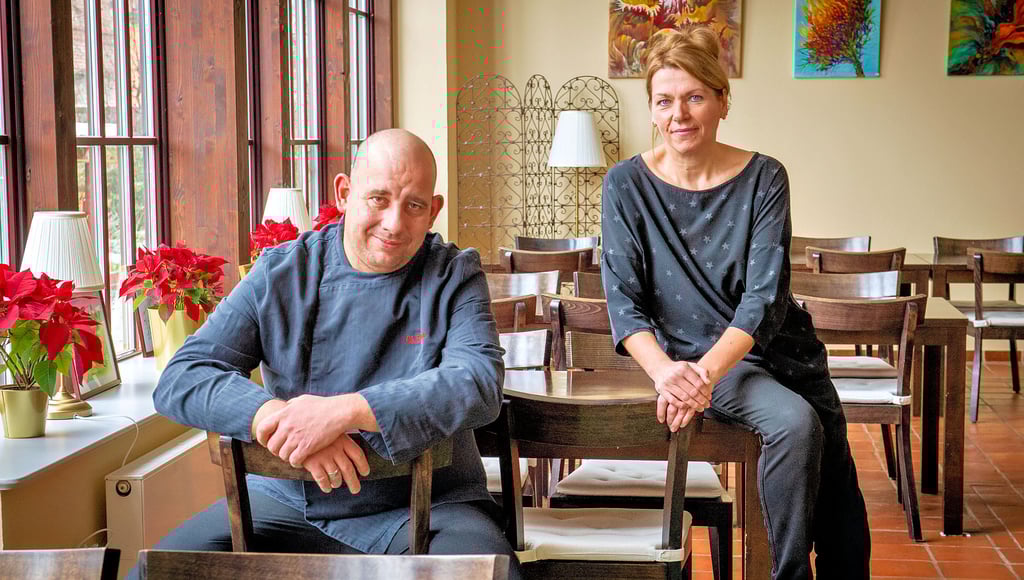 Seit zehn Jahren stehen sie für gute Gastronomie in der Orangerie Großjena: Christian Klieber und Jana Kleine.