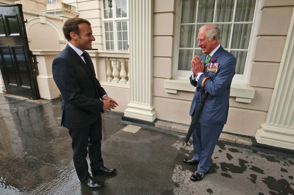 Der damalige britische Prinz Charles (r) 2020 mit Präsident Emmanuel Macron in London.