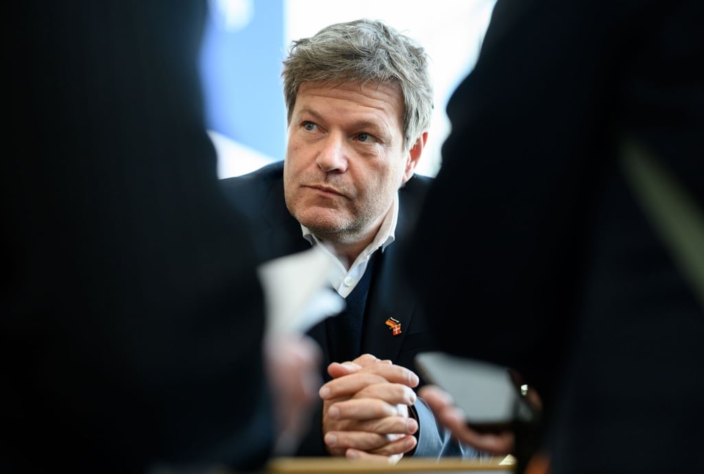 Wirtschaftsminister Robert Habeck will - wo immer möglich - bei kritischer Energieinfrastruktur auf Technik aus China verzichten.
