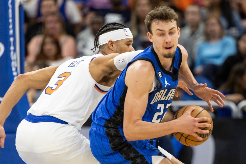 Orlandos Franz Wagner zieht gegen Josh Hart von den New York Knicks (3) zum Korb.