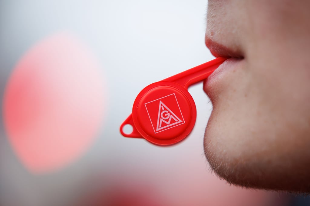 Symbolfoto - Nach mehreren Verhandlungsrunden seien sich Arbeitgeber und IG Metall über die Einführung des Entgeltrahmenabkommens (ERA) einig geworden.