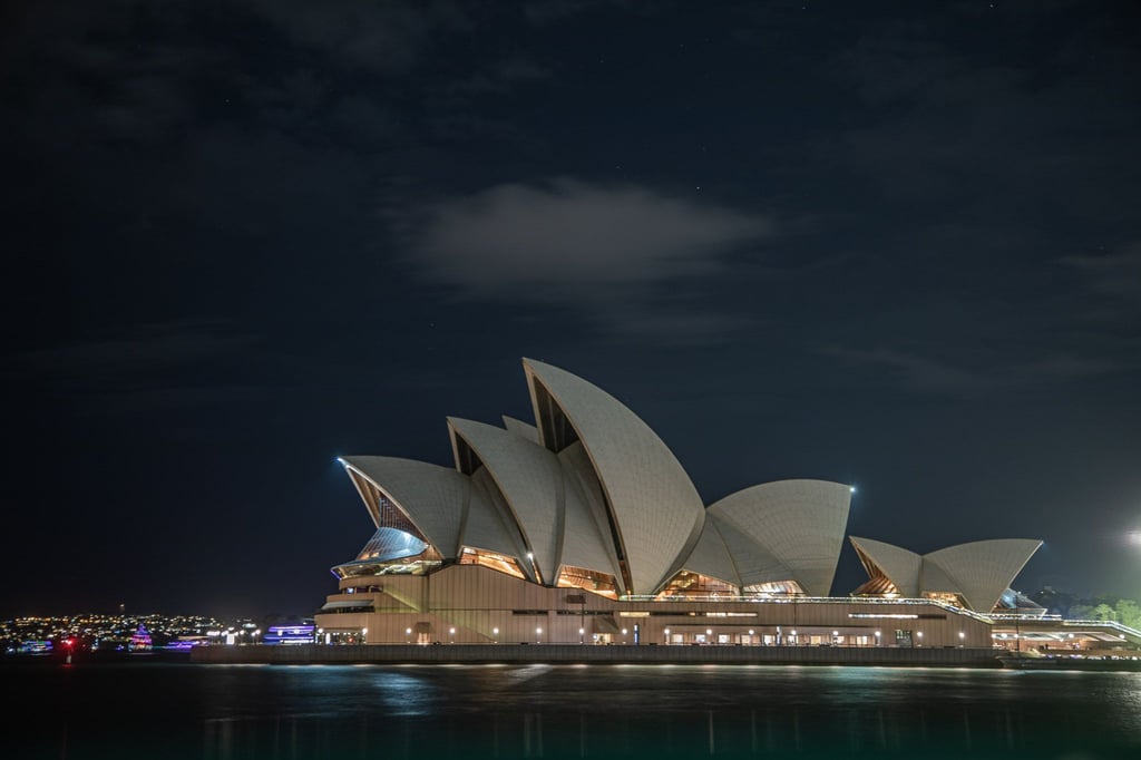 Die Lichter des Opernhauses von Sydney sind für die „Earth Hour“ ausgeschaltet worden.